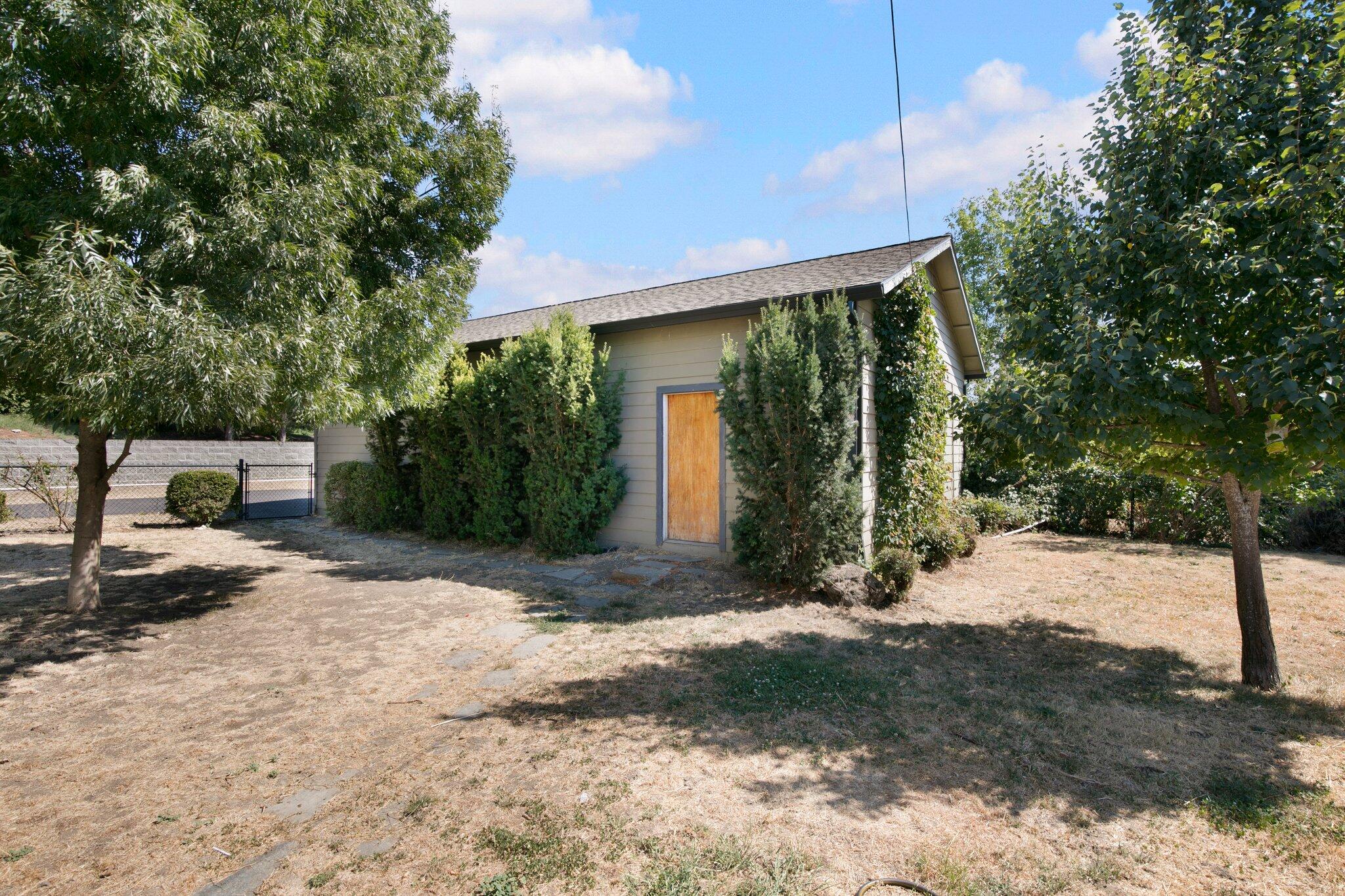 1804 Coker Butte Road Medford, OR 97504 - Photo 27 of 40 28-web-or-mls-IMGM6359
