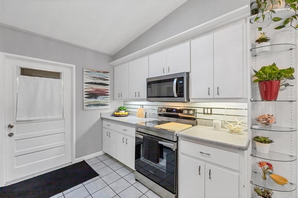 636 Cadiz Road Venice, FL 34285 - Photo 11 of 48