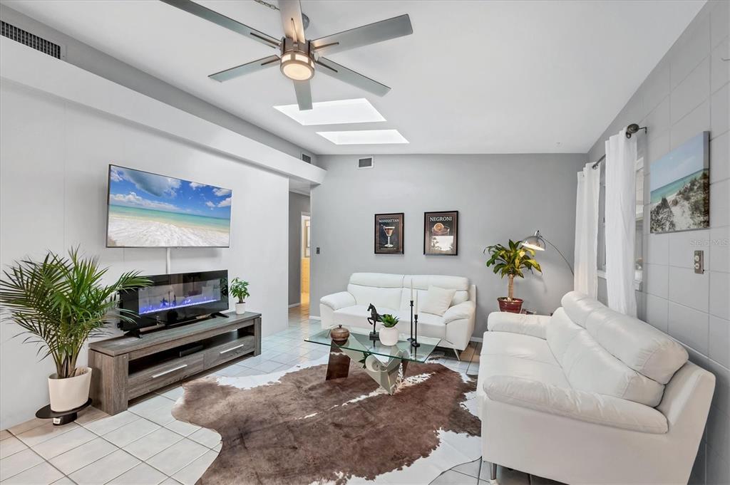 636 Cadiz Road Venice, FL 34285 - Photo 5 of 48