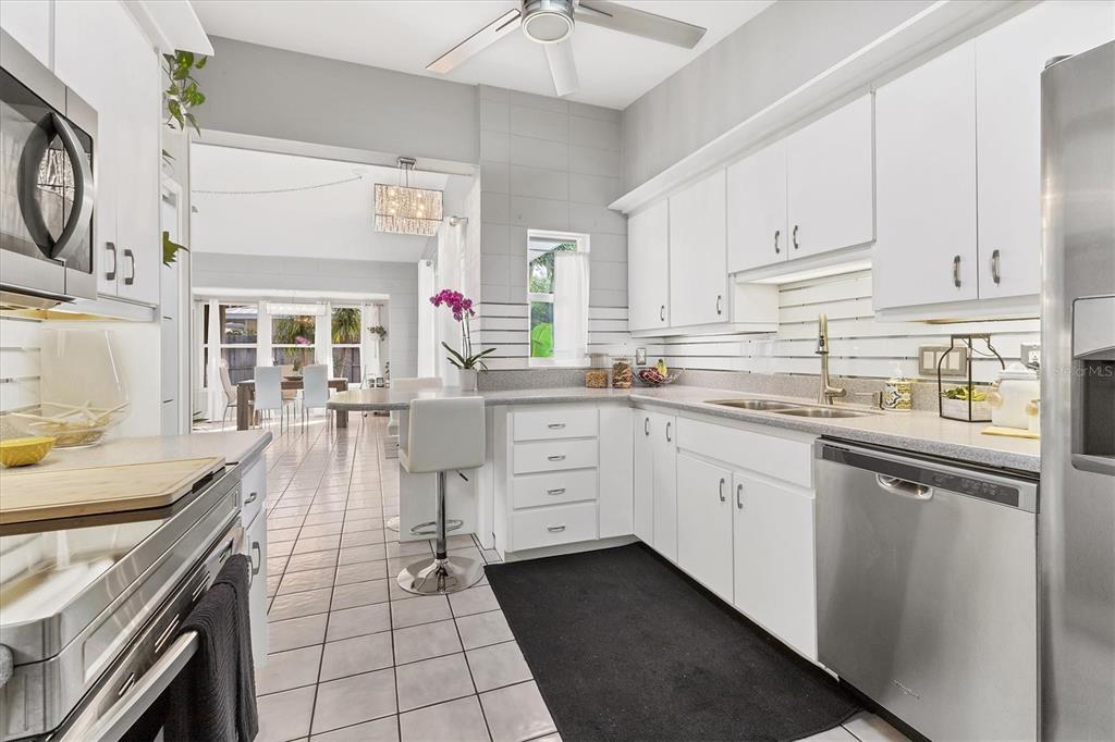 636 Cadiz Road Venice, FL 34285 - Photo 9 of 48