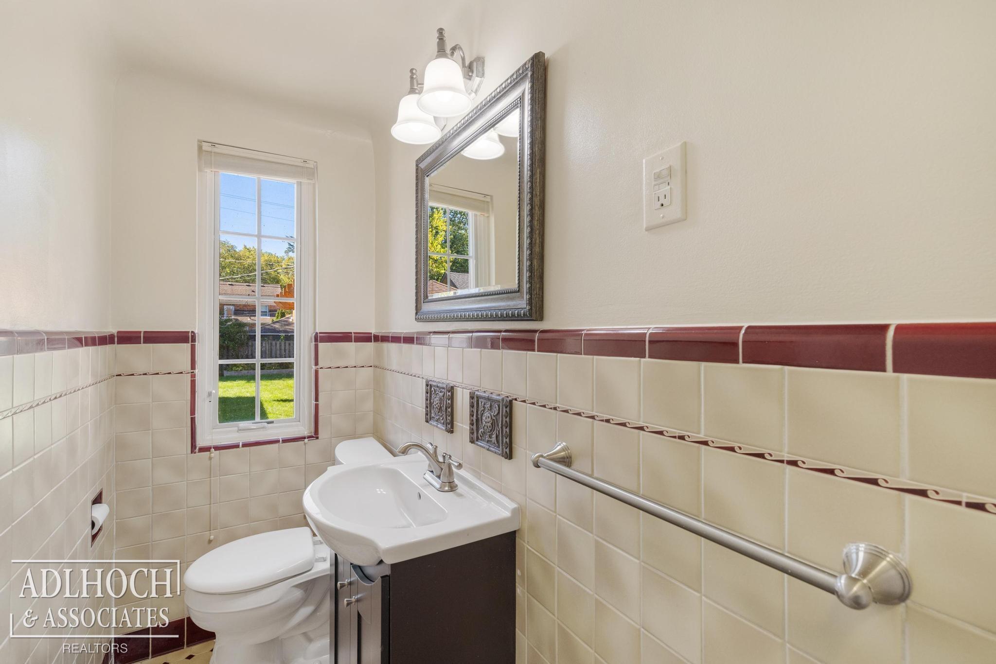 869 Rivard Boulevard Grosse Pointe, MI 48230 - Photo 10 of 25 50190961-2c9842a2-c5a4-4c54-9cc2-03021ed03a47.JPG