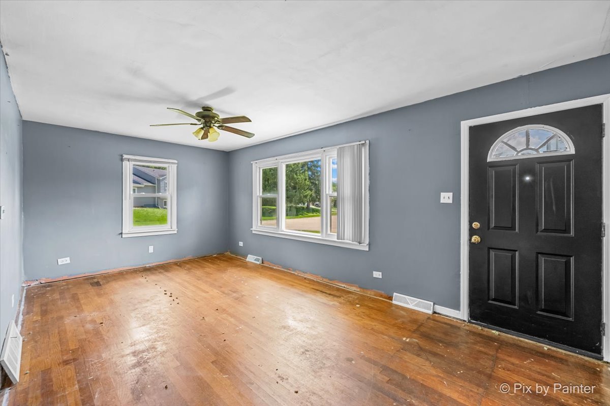 239 Vista Road Lake Zurich, IL 60047 - Photo 3 of 28 Gallery Image 3