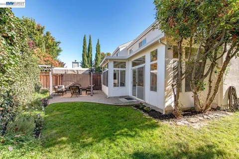 a view of a backyard with pathway