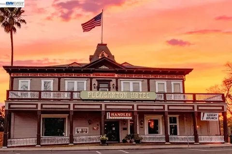 a view of a house with entertaining space