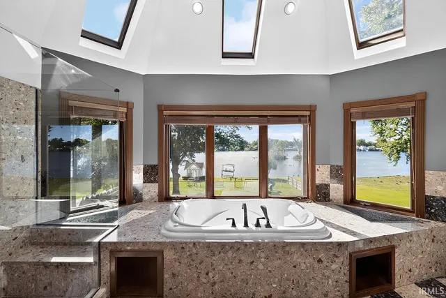 $999,900 | 3125 Greenleaf Boulevard, Elkhart, IN 46514