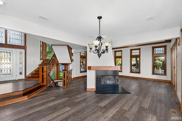 $999,900 | 3125 Greenleaf Boulevard, Elkhart, IN 46514