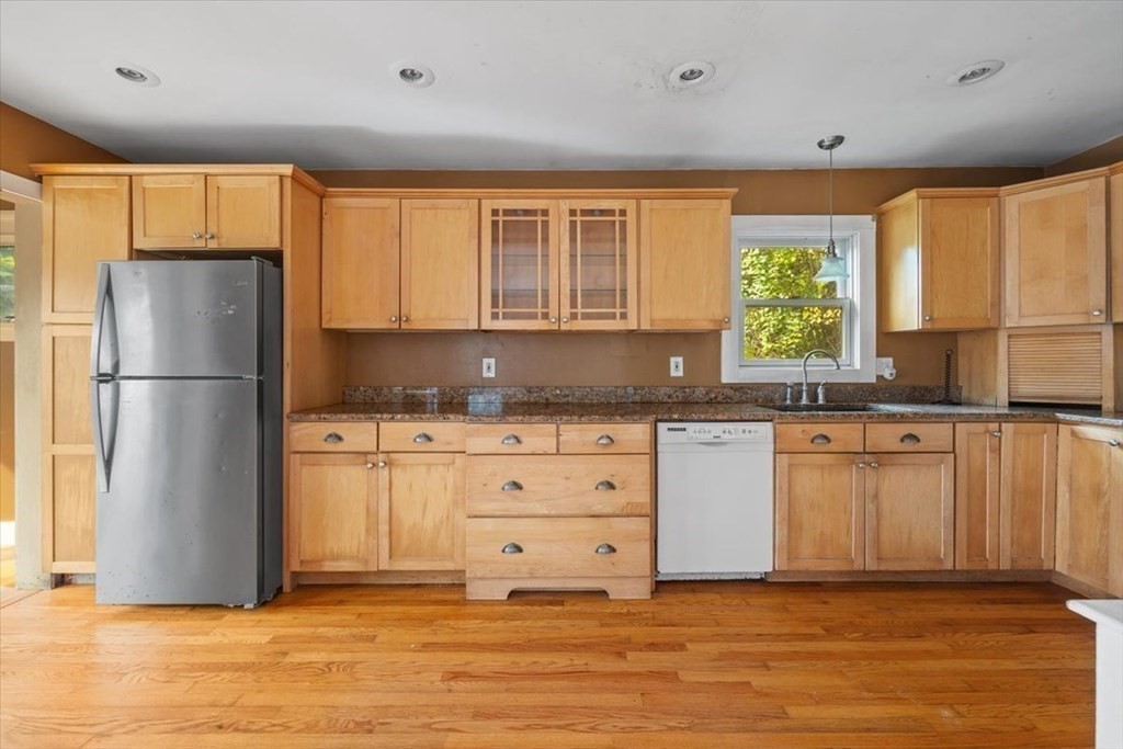 38 Tallawanda Road Swansea, MA 02777 - Photo 8 of 31 Gallery Image 8