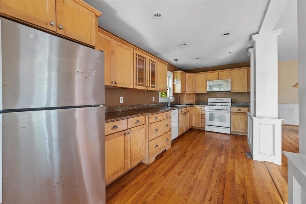 38 Tallawanda Road Swansea, MA 02777 - Photo 9 of 31 Gallery Image 9