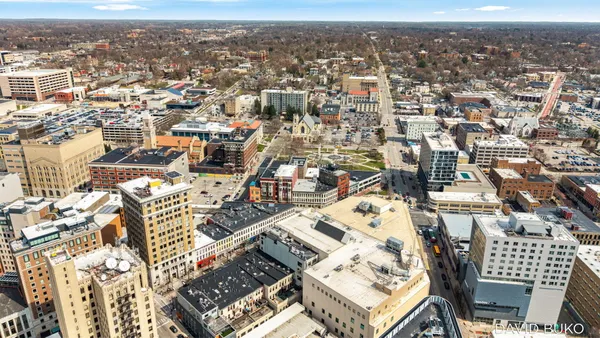 $600,000 | 49 Monroe Center Street Northwest, Unit 10, Grand Rapids, MI 49503