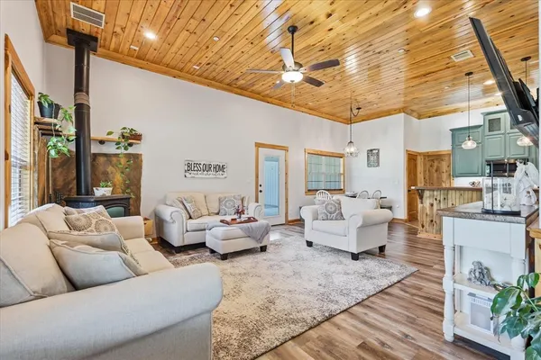 $785,000 | 399 Brindley Road, Maypearl, TX 76064