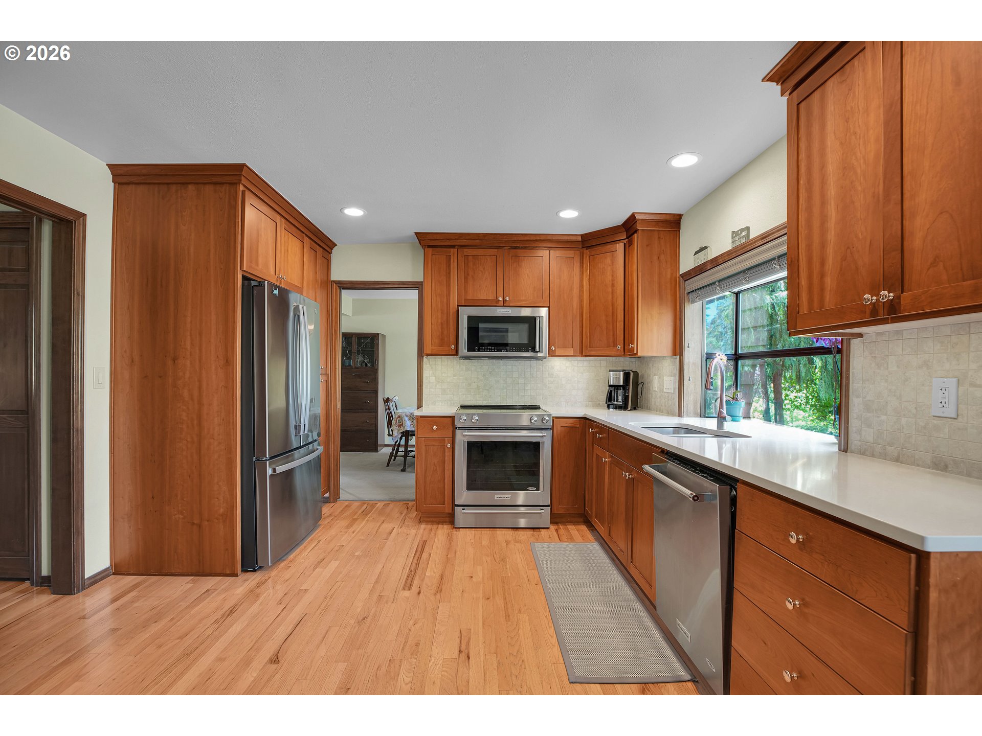 6401 Southwest Dolph Drive Portland, OR 97219 - Photo 21 of 48 Kitchen