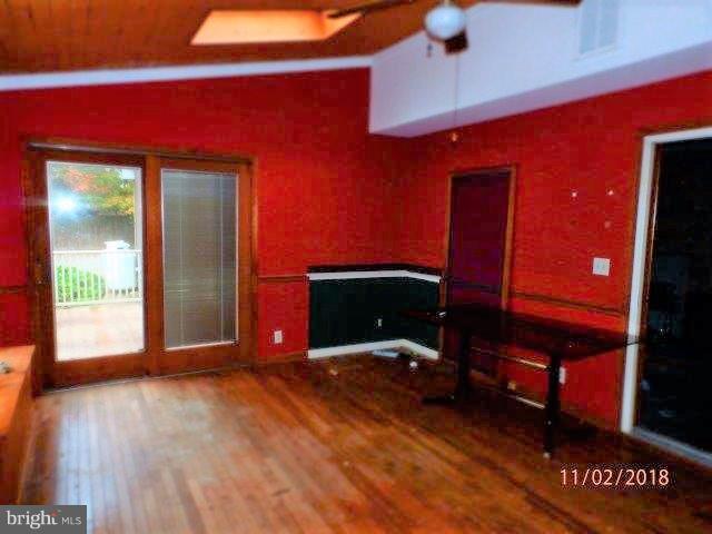 28099 Adkins Road Salisbury, MD 21801 - Photo 6 of 11 Family room