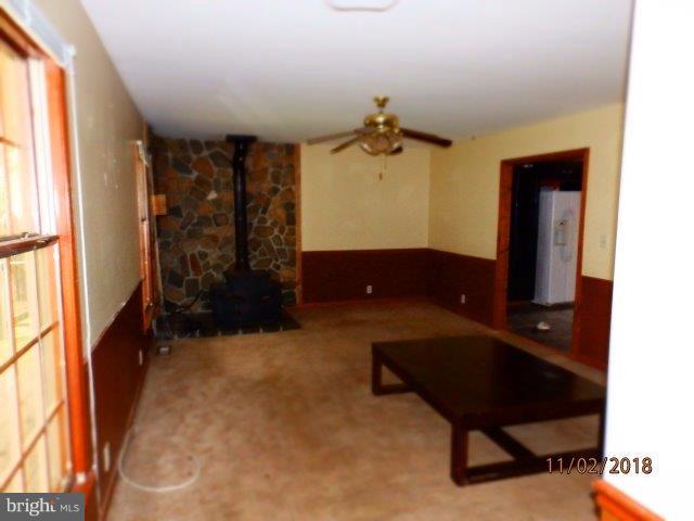 28099 Adkins Road Salisbury, MD 21801 - Photo 7 of 11 Living room