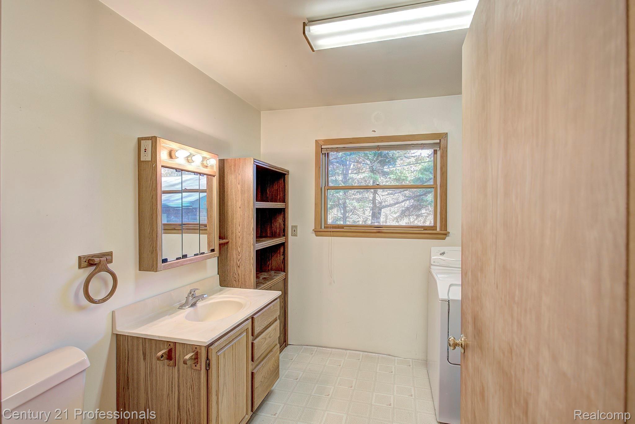5252 Pleasant Lake Road Howell, MI 48843 - Photo 29 of 41 In-law suite bath and laundry