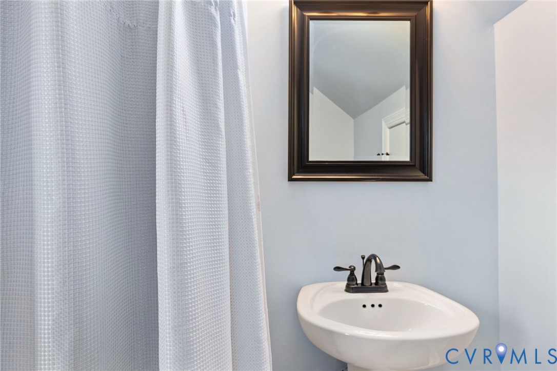 8825 First Branch Lane Chesterfield, VA 23838 - Photo 49 of 63 Third level full bath with tiled walk in shower, t
