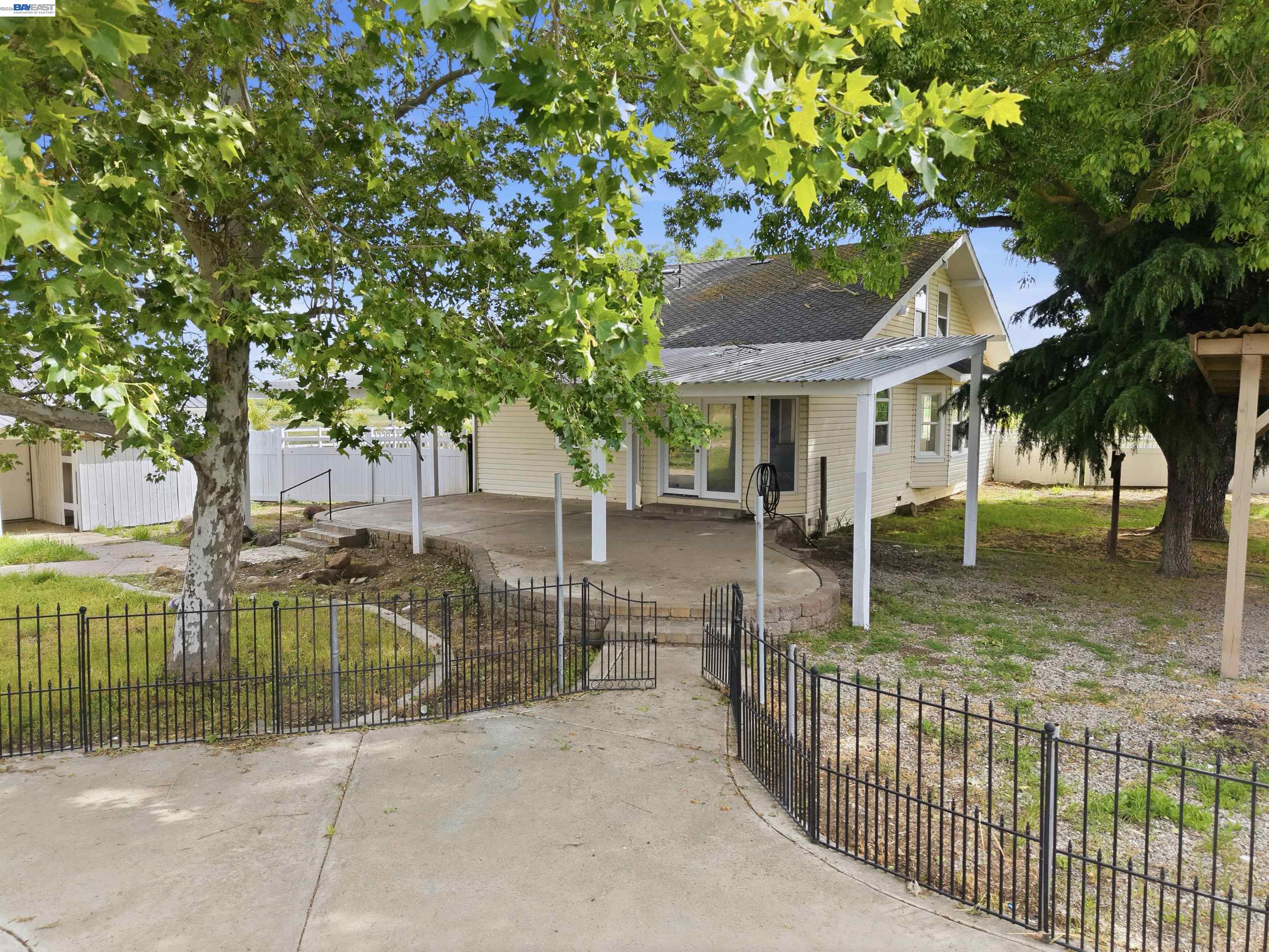 3015 Point Pleasant Road Elk Grove, CA 95757 - Photo 21 of 32 a view of a house with backyard and sitting area