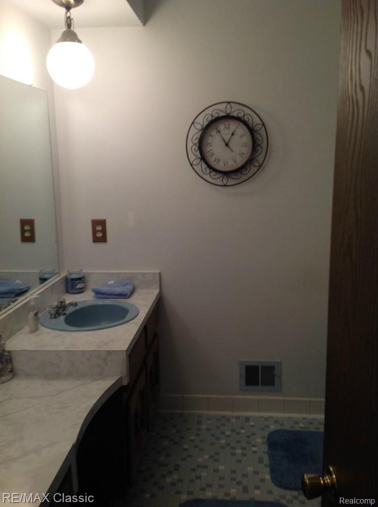 6862 Longwood Road Canton, MI 48187 - Photo 37 of 60 35.jpg