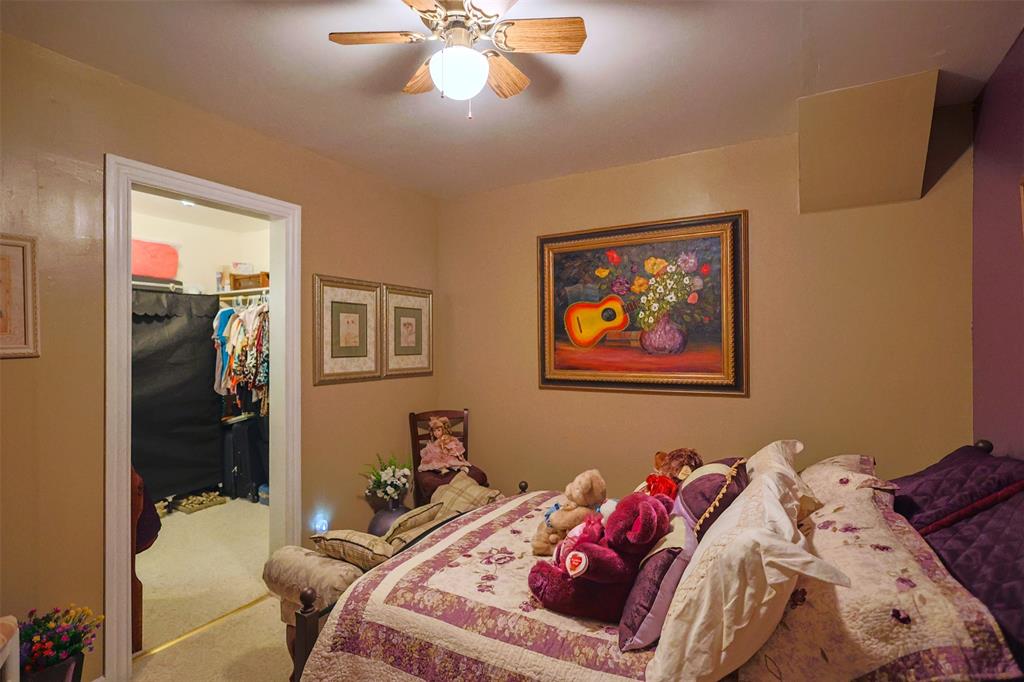 309 Tejas Trail Springtown, TX 76082 - Photo 21 of 40 a bedroom with a bed and a chandelier