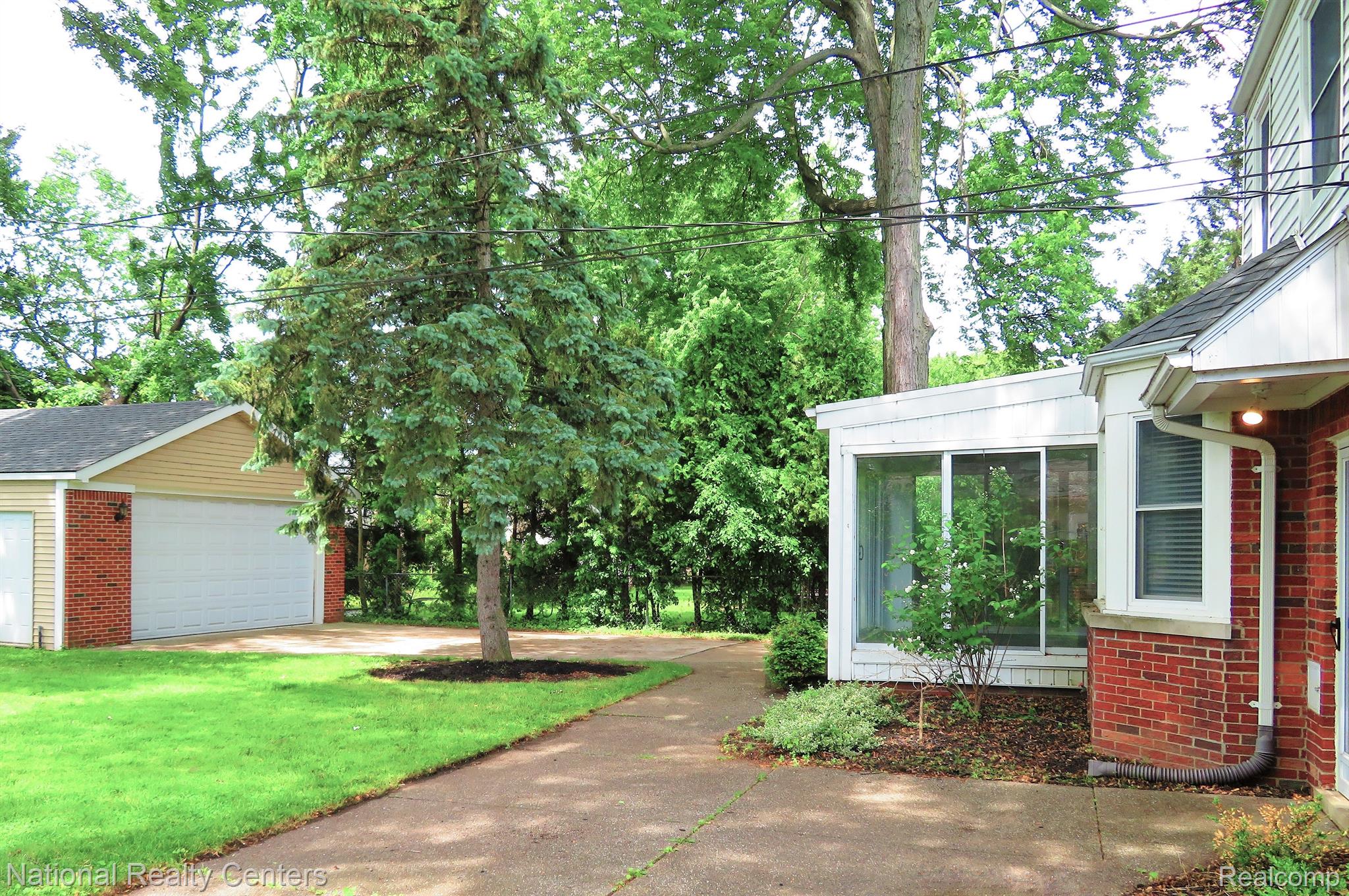 1535 South Renaud Road Grosse Pointe, MI 48236 - Photo 5 of 36 Gallery Image 5