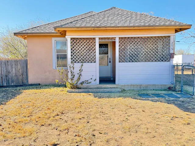 $950 | 215 South 3rd Street, Slaton, TX 79364