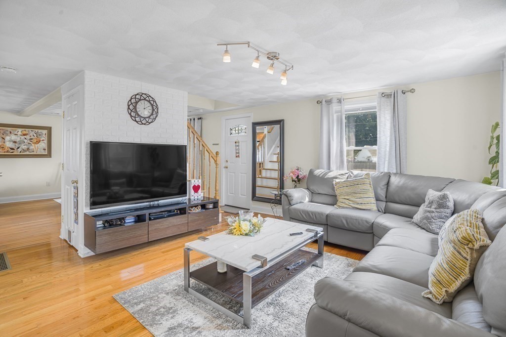 8 Juliette Road Saugus, MA 01906 - Photo 14 of 36 Gallery Image 14