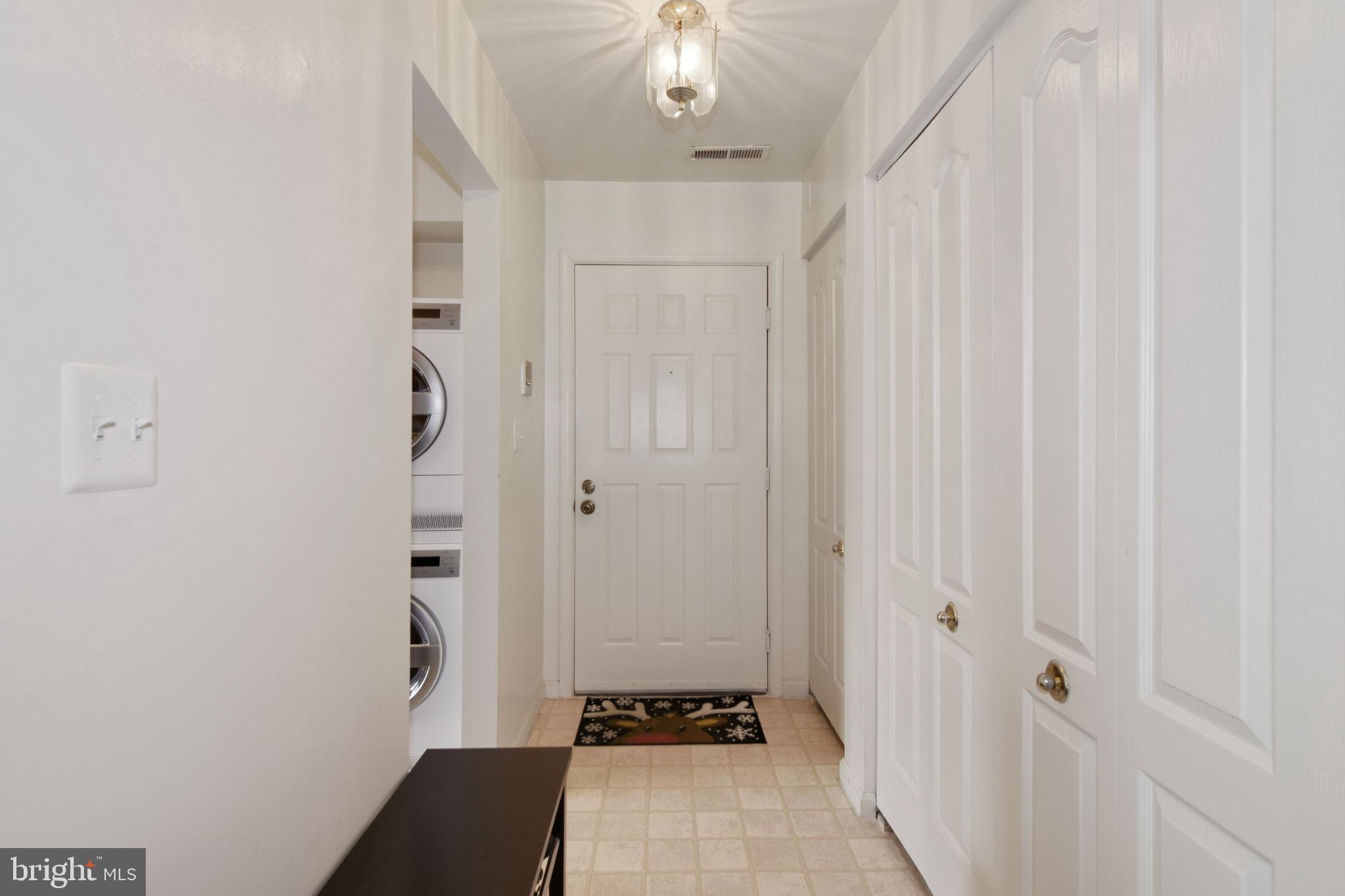 8611 Falls Run Road, Unit L Ellicott City, MD 21043 - Photo 7 of 23 Foyer