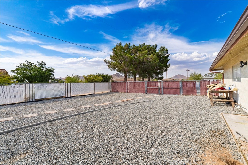 20971 Thunderbird Road Apple Valley, CA 92307 - Photo 28 of 40 Gallery Image 28