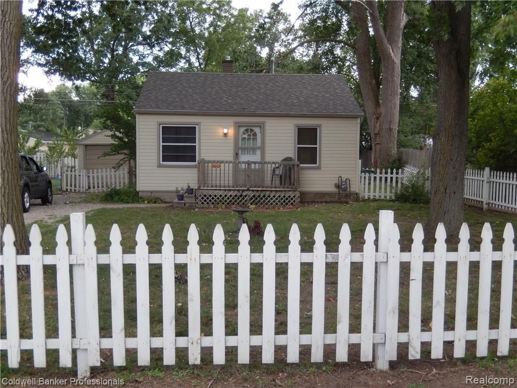 21223 Farmington Road Farmington, MI 48336 - Photo 2 of 36 DSCN2189.JPG