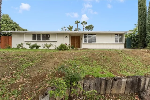 $4,100 | 20447 West Oxnard Street, Woodland Hills, CA 91367