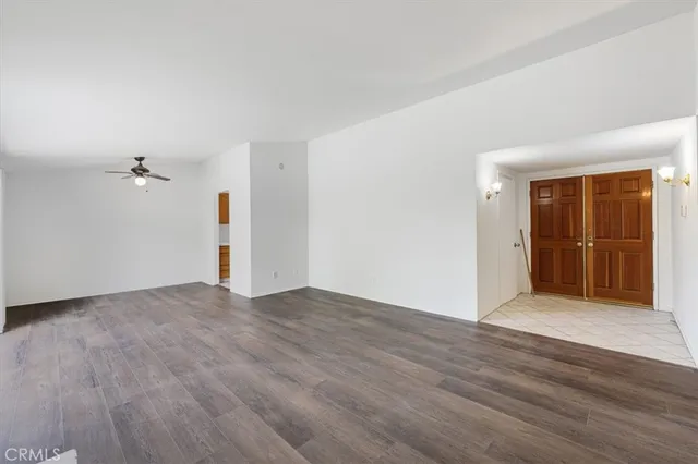 $4,100 | 20447 West Oxnard Street, Woodland Hills, CA 91367