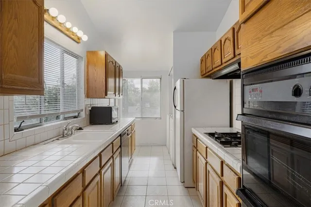 $4,100 | 20447 West Oxnard Street, Woodland Hills, CA 91367