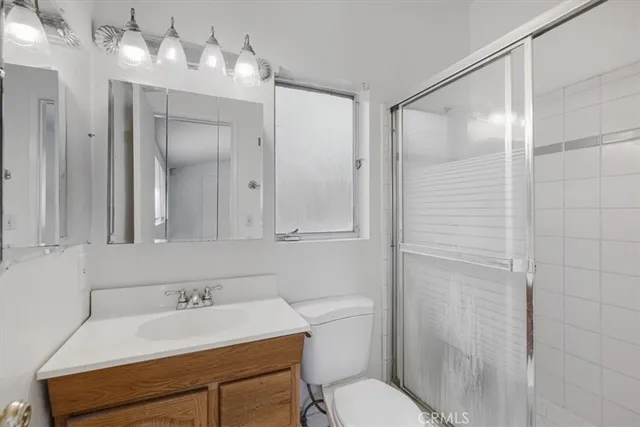 $4,100 | 20447 West Oxnard Street, Woodland Hills, CA 91367