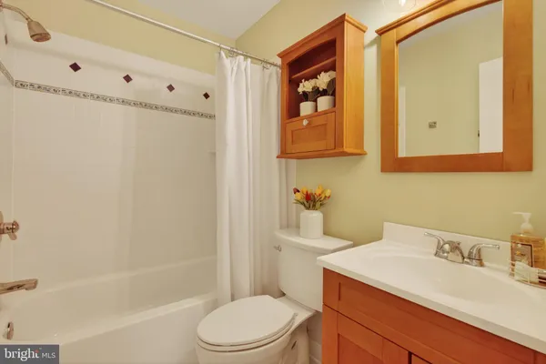 $3,200 | 1706 Fantasia Circle, Herndon, VA 20170
