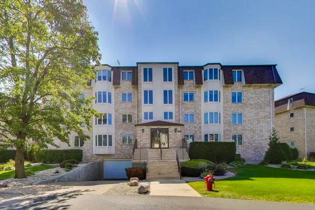 $161,500 | 3640 186th Street, Unit 204, Lansing, IL 60438