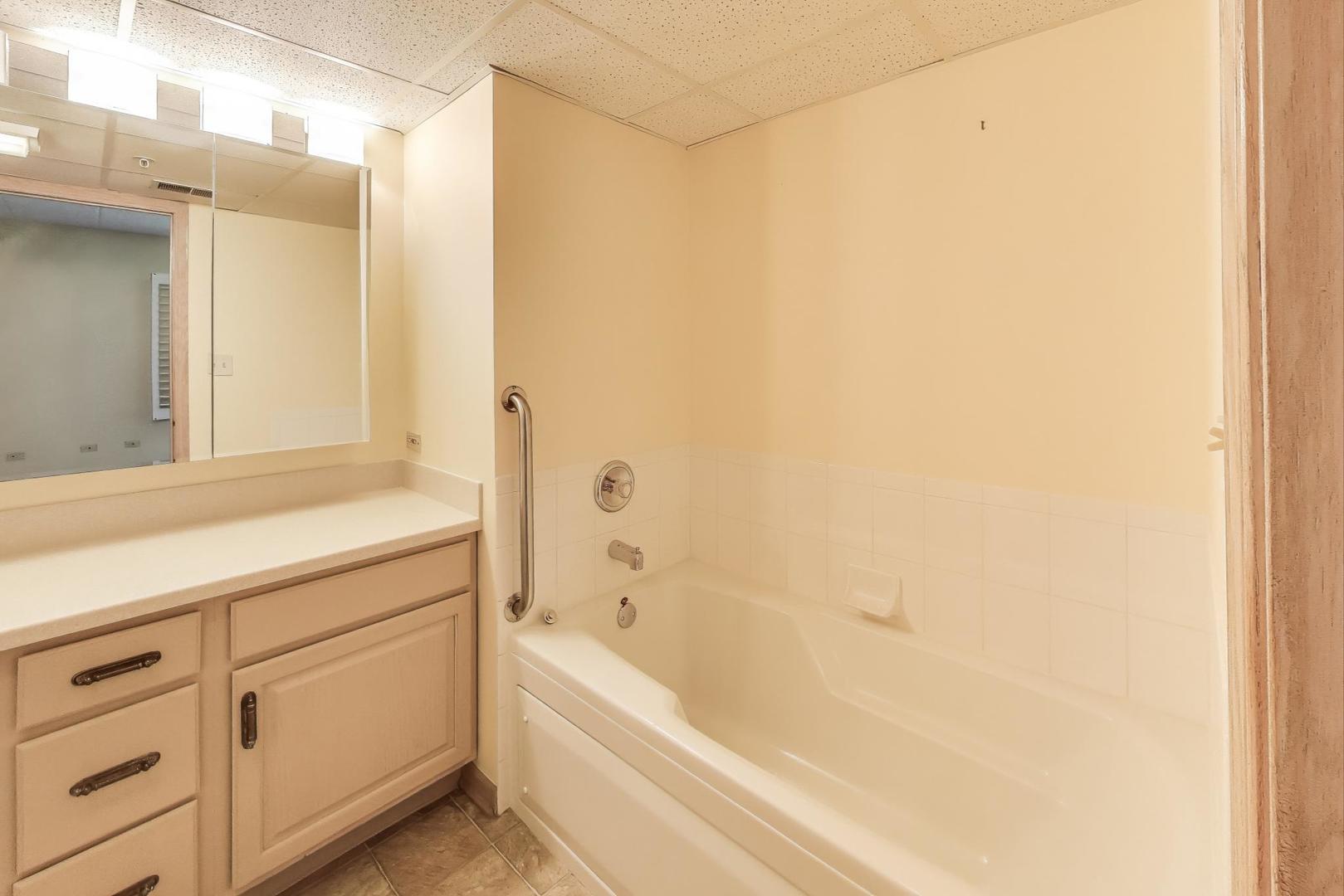 3640 186th Street, Unit 204 Lansing, IL 60438 - Photo 15 of 23
