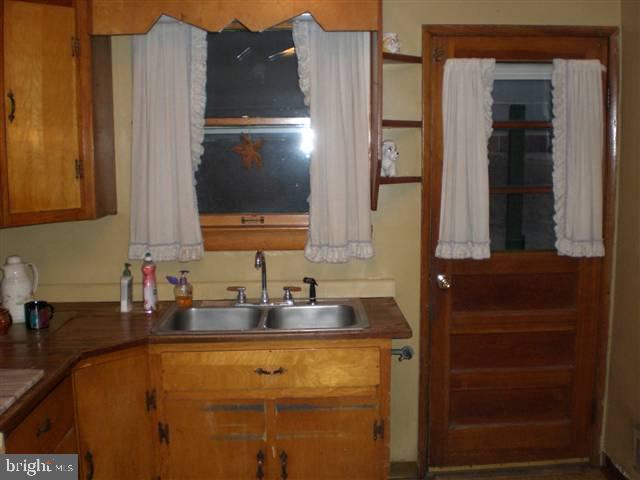 558 Walnut Road Steelton, PA 17113 - Photo 5 of 12