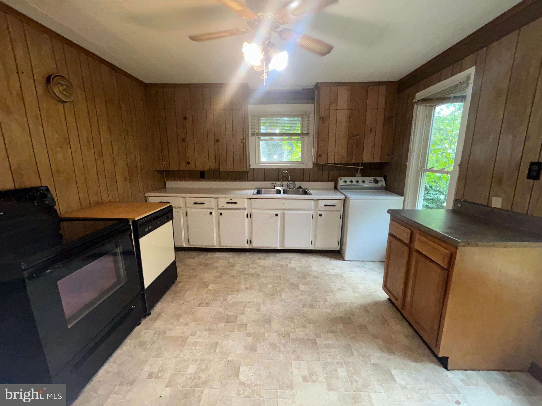 161 East Main Street Orange, VA 22960 - Photo 11 of 37 a large kitchen with granite countertop a stove a sink dishwasher and a refrigerator