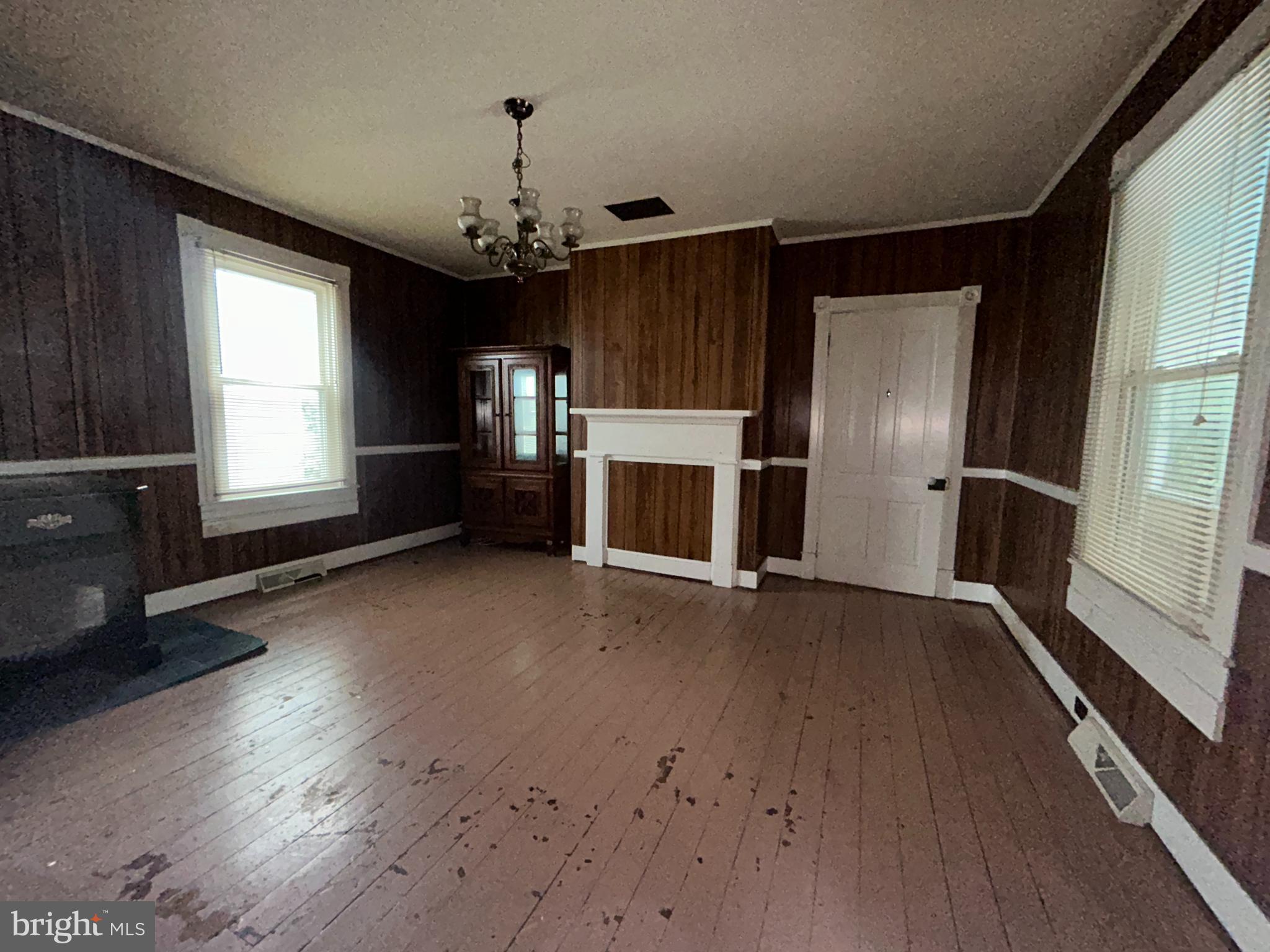 161 East Main Street Orange, VA 22960 - Photo 6 of 37 an empty room with wooden floor and windows
