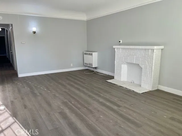 a view of a pathway with a pathway