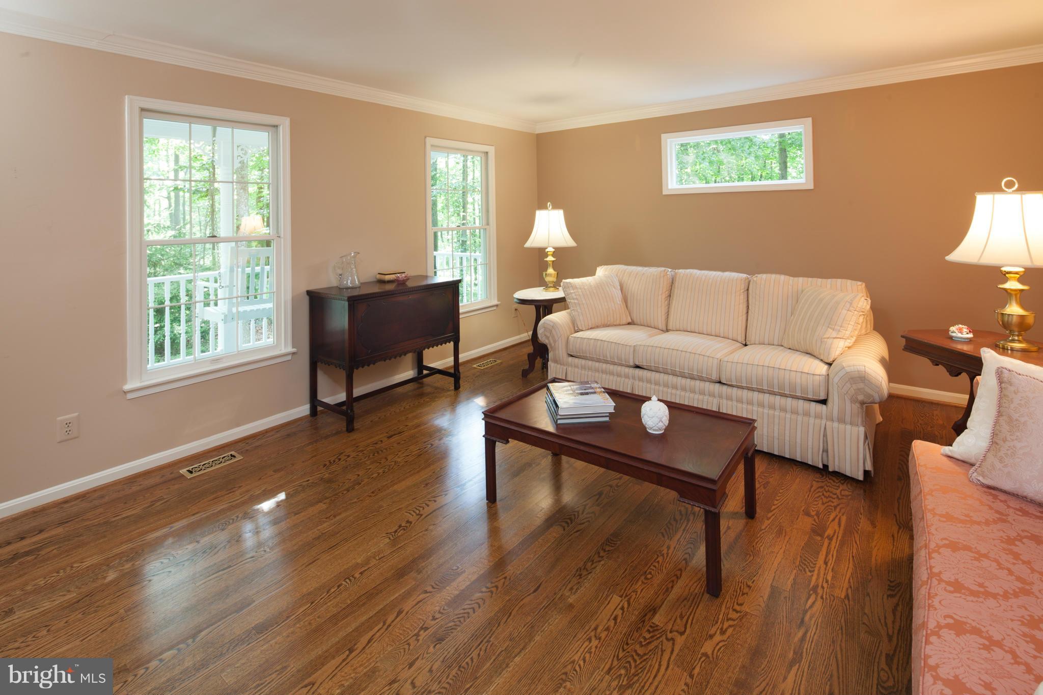 18256 Canby Road Leesburg, VA 20175 - Photo 3 of 27 Living Room