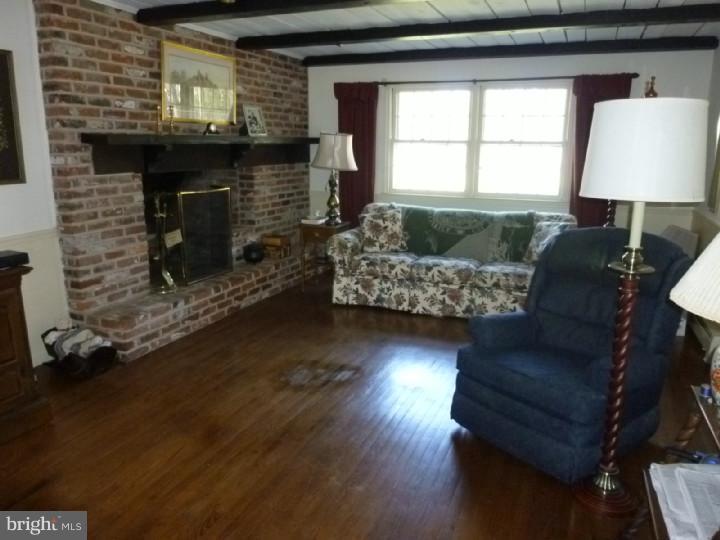 28 Pine Valley Road Doylestown, PA 18901 - Photo 6 of 12 Family Room