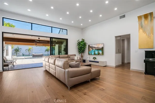 $2,995,000 | 1544 Ard Eevin Avenue, Glendale, CA 91202