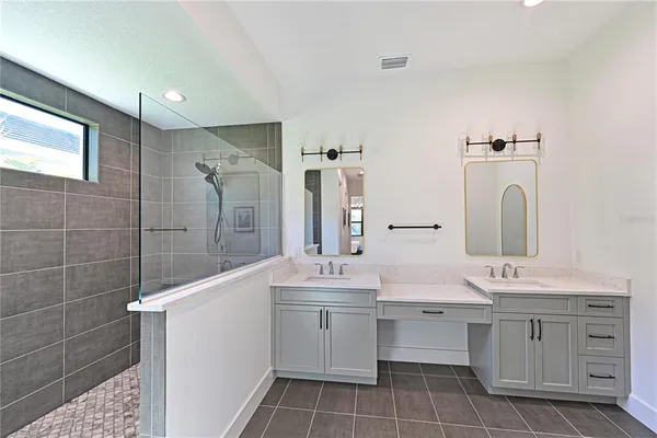 $5,400 | 8013 Clearwater Court, Sarasota, FL 34241