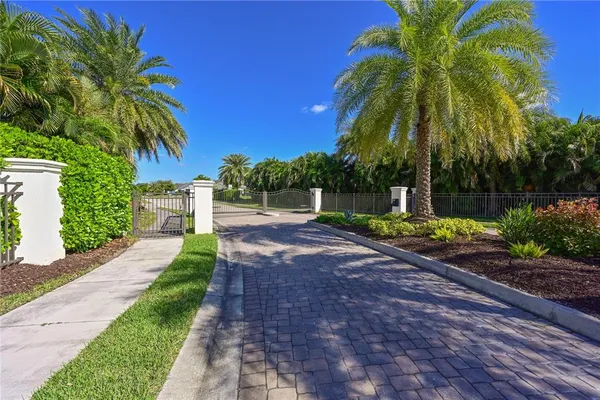 $5,400 | 8013 Clearwater Court, Sarasota, FL 34241