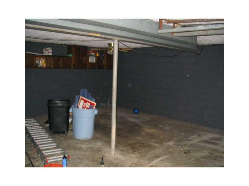 313 Stotler Road Penn Hills, PA 15235 - Photo 23 of 25 Parking Lot/Garage.