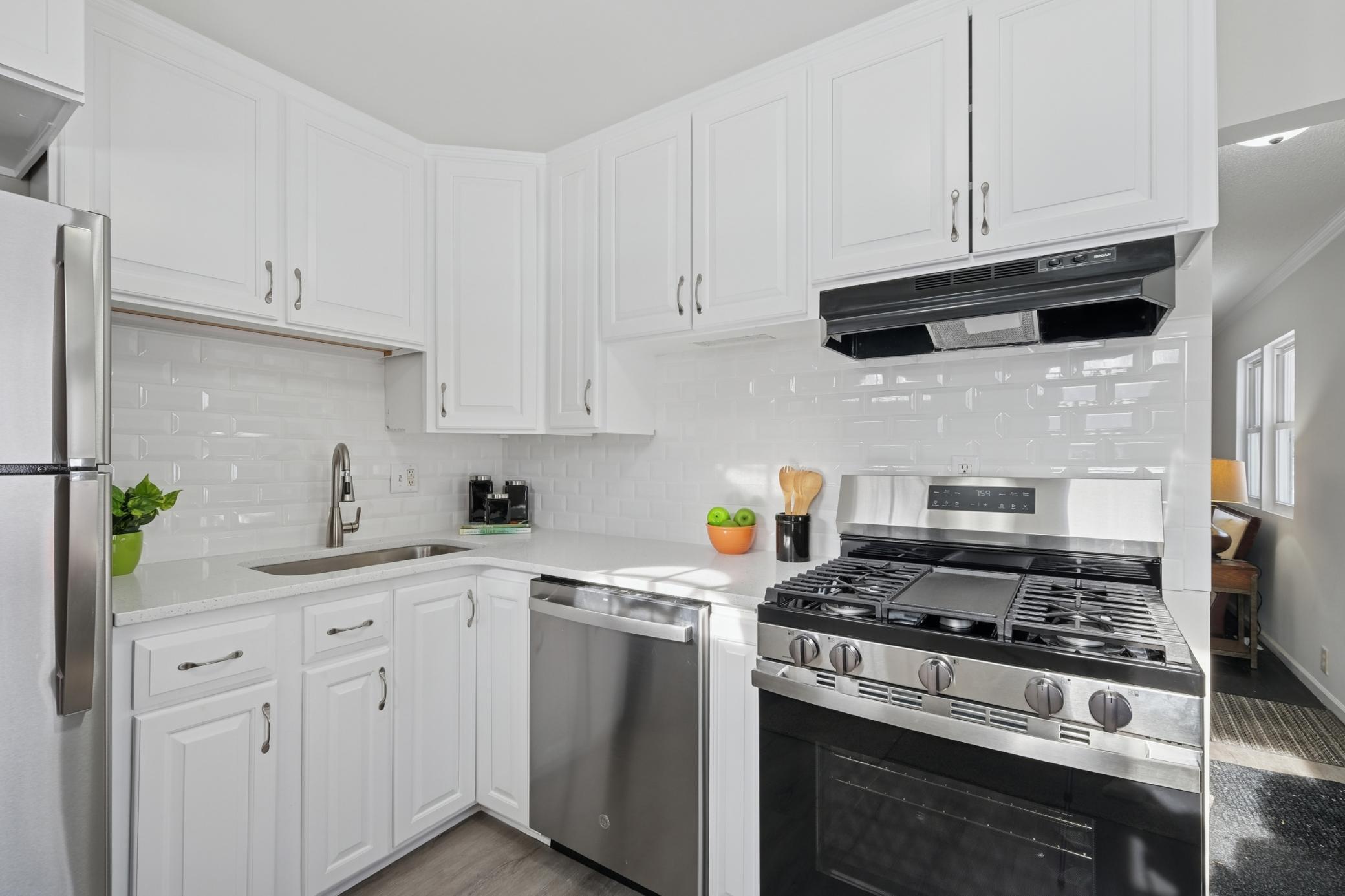 4905 Dupont Avenue North Minneapolis, MN 55430 - Photo 3 of 14