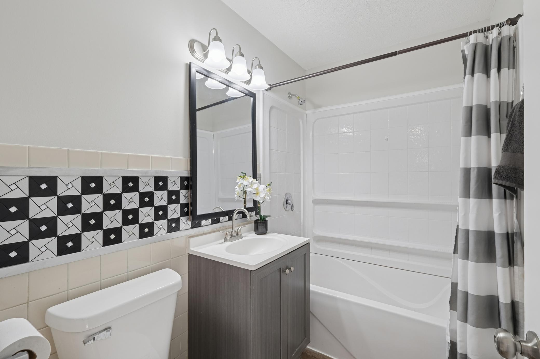 4905 Dupont Avenue North Minneapolis, MN 55430 - Photo 6 of 14