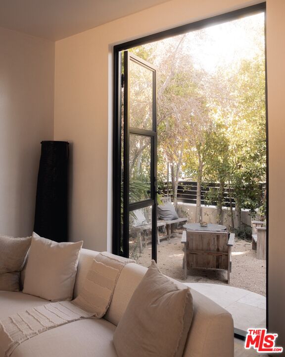6546 Colgate Avenue Los Angeles, CA 90048 - Photo 17 of 42 a living room with couch and a window