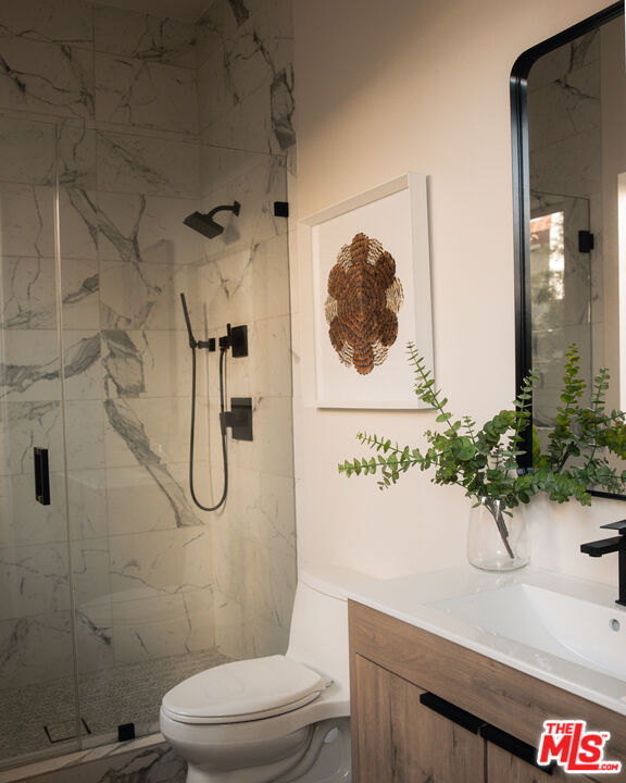 6546 Colgate Avenue Los Angeles, CA 90048 - Photo 21 of 42 a bathroom with a sink mirror and toilet