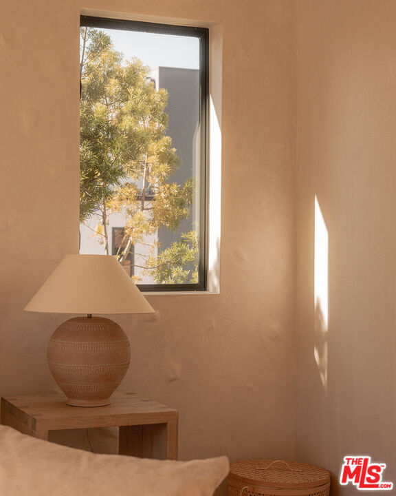 6546 Colgate Avenue Los Angeles, CA 90048 - Photo 34 of 42 a view of a window